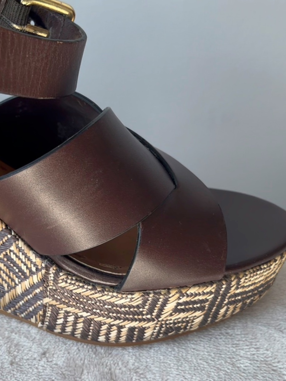 Tahari Stevie Dark Chocolate Leather Wedge Sandals Size 9